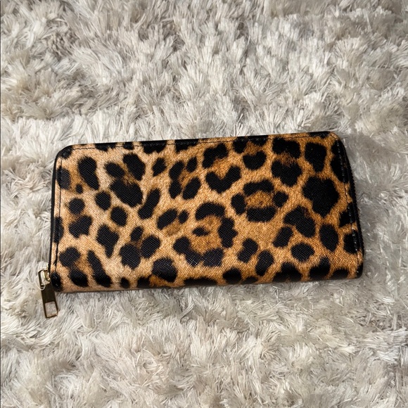 Leopard Print Wallet - Picture 2 of 9